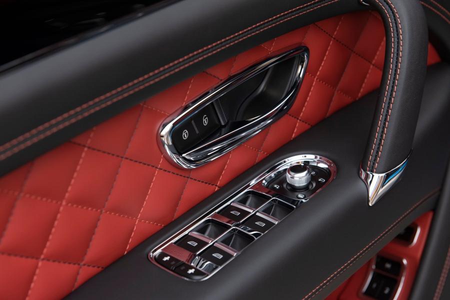Детали интерьера Bentley Bentayga V8 2020 года  (UAE) (фото 6 из 10)